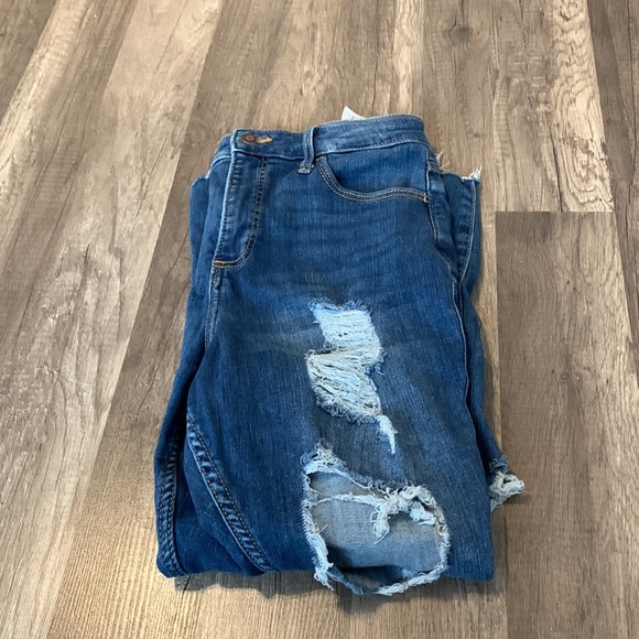 Hollister Jeans - Picture 2 of 2